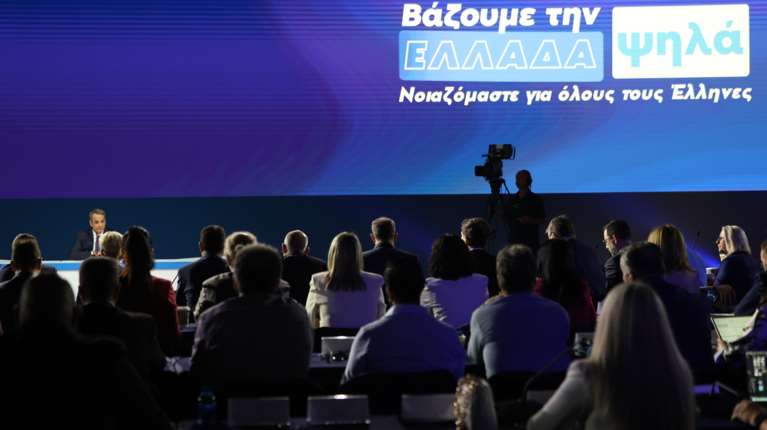 Η ερώτηση που δεν απάντησε ο Μητσοτάκης στη ΔΕΘ - Διαμαρτυρίες από Ριζοσπάστη και Documento για αποκλεισμό