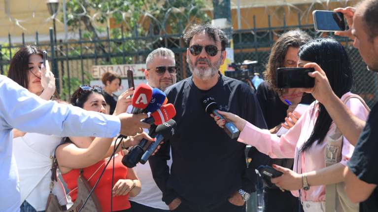 Στάθης Αγγελόπουλος: Ελεύθερος με όρους ο τραγουδιστής - &quot;Ήμουν άτυχος, η Μαρία χτύπησε στο ντουλάπι&quot; [βίντεο]