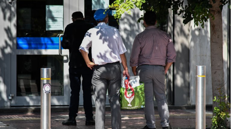 συνταξιουχοι