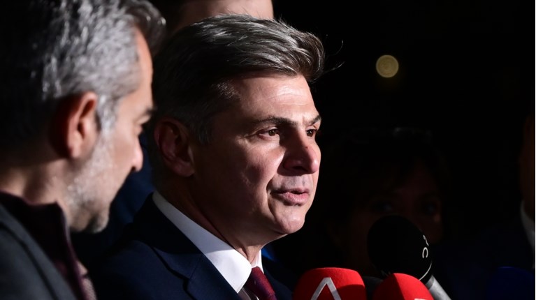 Νικόλας Φαραντούρης