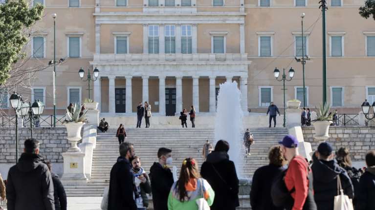 Γιατί κάθε χρόνο θα πληρώνουμε επιπλέον φόρους 2 - 3 δισ. ευρώ μέχρι το 2029