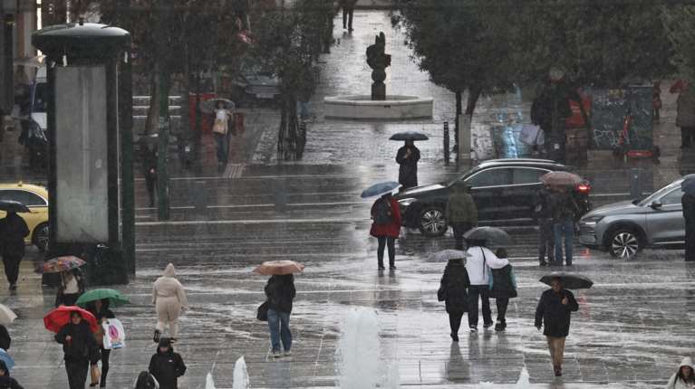 Καιρός: Επιμένουν οι καταιγίδες και οι ισχυροί άνεμοι - Πότε θα υποχωρήσουν τα φαινόμενα