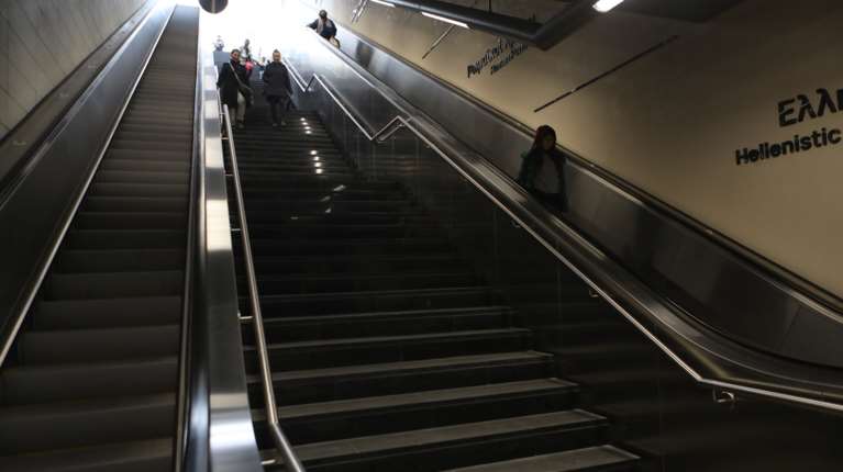 Τραυματισμοί στο Μετρό Θεσσαλονίκης: Έπεσαν από τις σκάλες δύο ηλικιωμένοι