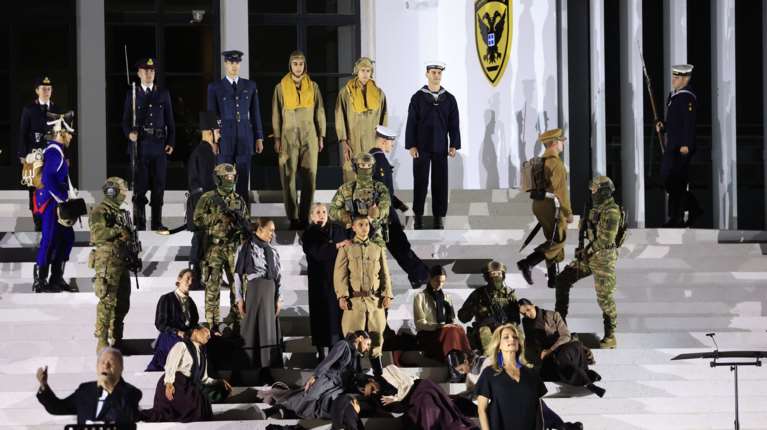 Πεντάγωνο: Το συγκινητικό δρώμενο για τις Ένοπλες Δυνάμεις στα εγκαίνια της νέας όψης του ΥΕΘΑ [εικόνες - βίντεο]