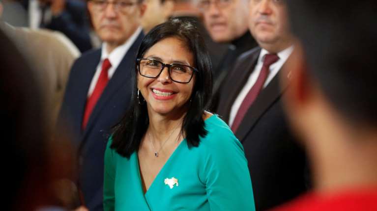 Βενεζουέλα: Ορκίστηκε προσωρινή πρόεδρος η Ροντρίγκεζ - "Ήρωες" οι Μαδούρο και Φλόρες [βίντεο]