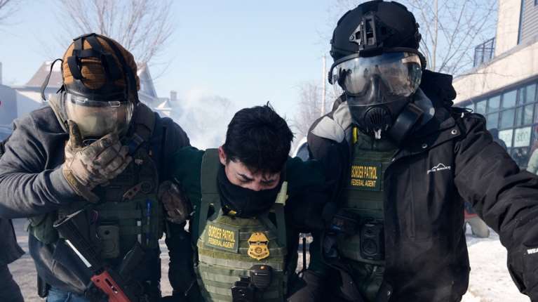 Είναι ακόμα οι ΗΠΑ κανονική δημοκρατία;- Το αδιανόητο ερώτημα που θέτει ο αναπληρωτής εκδότης του Economist