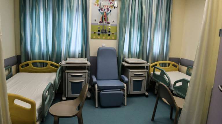 Ραγδαία αύξηση γρίπης και ιώσεων στα παιδιά τις γιορτές - Εκρηξη νοσηλειών, τι πρέπει να προσέξουν οι γονείς