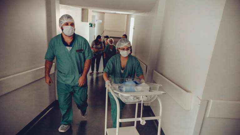 Ακριβότερες από την... Ελβετία οι εγχειρήσεις σε ιδιωτικά νοσοκομεία στην Ελλάδα