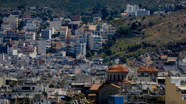 Τα πάνω και τα κάτω του ΕΝΦΙΑ για το 2026 - Ποιοι θα πληρώσουν λιγότερο και ποιοι περισσότερο