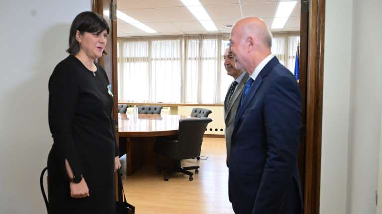 Στην Αθήνα η Ευρωπαία Εισαγγελέας Λάουρα Κοβέσι - Τι ζήτησε από τον Γιώργο Φλωρίδη και την κυβέρνηση