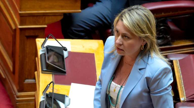 Ζήτησε συγγνώμη η Αλεξοπούλου μετά το άδειασμα Μητσοτάκη για "το τζάμπα πέθανε"