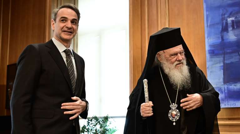 Συνάντηση Μητσοτάκη - Ιερώνυμου: Ο Αρχιεπίσκοπος προσφέρει εκκλησιαστικά ακίνητα για κοινωνικές κατοικίες
