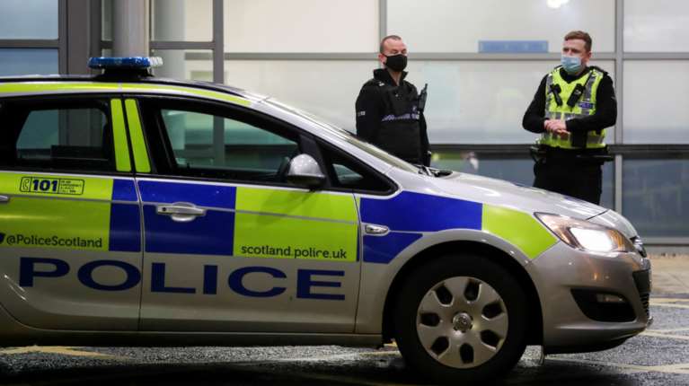 Νέα υπόθεση "Πελικό" σοκάρει τη Βρετανία: 49χρονος νάρκωνε και βίαζε τη σύζυγό του μπροστά σε άλλους για 13 χρόνια