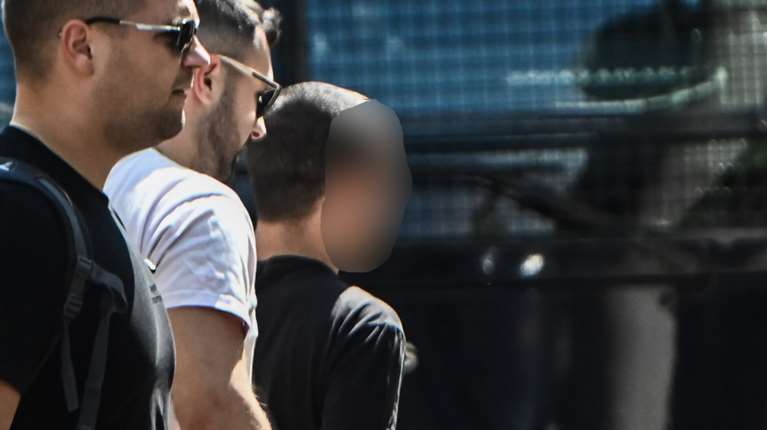 Σωκράτης Μάλαμας: Στον εισαγγελέα ο γιος του τραγουδιστή μετά το επεισόδιο με τον αστυνομικό [εικόνες - βίντεο]