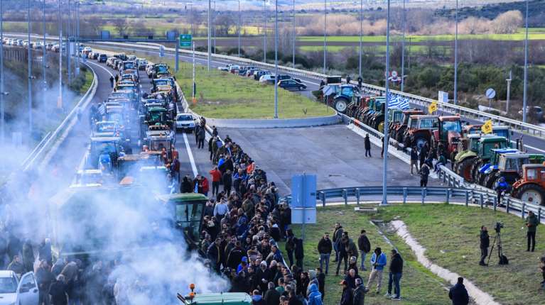 Αποκλιμάκωση στο αγροτικό μετά από 43 ημέρες: "Αναγκαίος ο διάλογος, αλλά δεν υπάρχει περιθώριο για άλλα μέτρα"