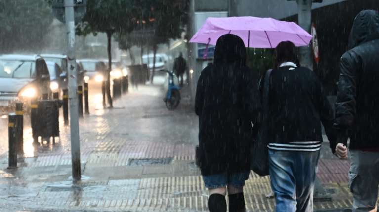 Επικίνδυνο κύμα κακοκαιρίας: Χτυπά την &quot;πόρτα&quot; και της Αττικής - Διυπουργική σύσκεψη για την αντιμετώπισή του