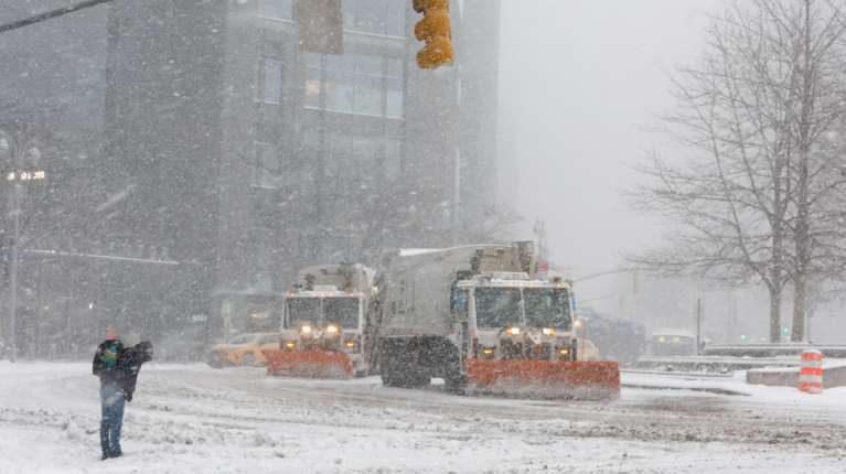 ΗΠΑ στο έλεος της κακοκαιρίας: 4 νεκροί, 670.000 νοικοκυριά και καταστήματα χωρίς ρεύμα, ακυρώσεις 10.000 πτήσεων
