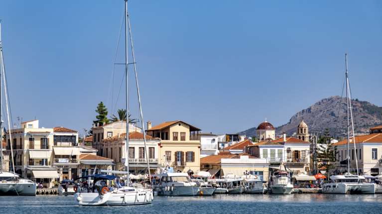 Αδιανόητο: Το ασθενοφόρο στην Αίγινα δεν έφθασε ποτέ στη γυναίκα που πνίγηκε, γιατί...όλοι οι οδηγοί ήταν σε άδεια