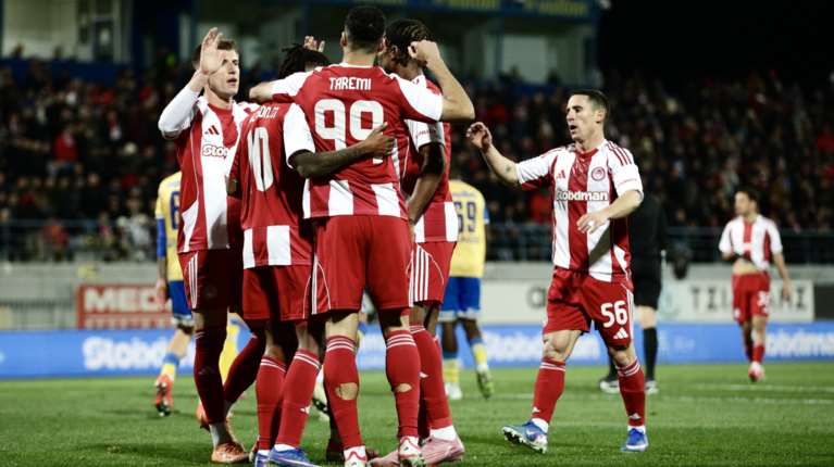 Superleague: Πέρασε εύκολα από την Τρίπολη και έπιασε κορυφή ο Ολυμπιακός