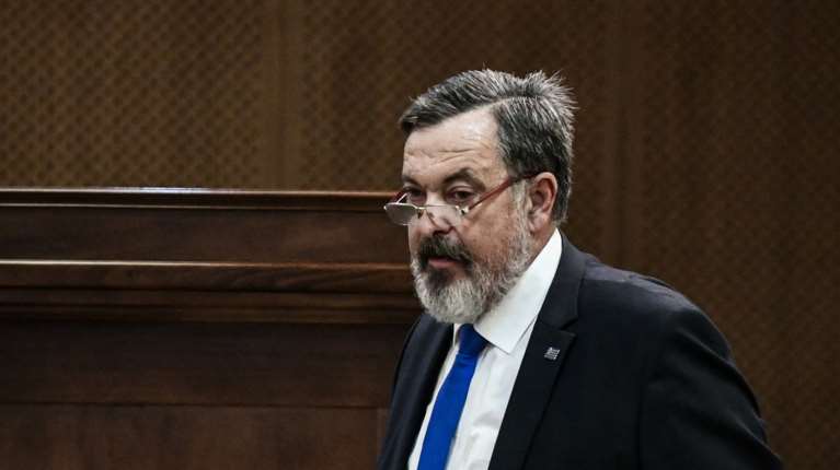 Δίκη Χρυσής Αυγής: "Ήμουν πιο ρομαντικός το 1989", είπε ο Χρήστος Παππάς για τις φωτογραφίες που χαιρετάει ναζιστικά