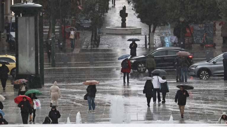 Καιρός: Βροχές, καταιγίδες και πτώση θερμοκρασίας – Άστατη Τσικνοπέμπτη, πού θα χτυπήσει η κακοκαιρία