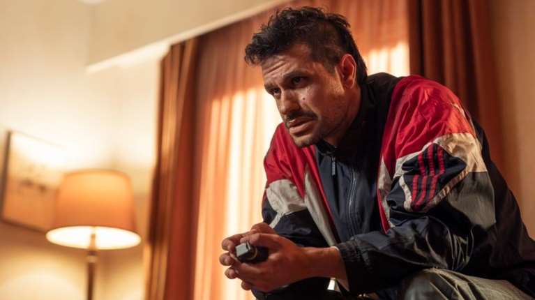 Μια ομηρία σε ζωντανή μετάδοση: Η υπόθεση που συγκλόνισε το πανελλήνιο γίνεται ταινία - Οι πρώτες φωτό από τα γυρίσματα