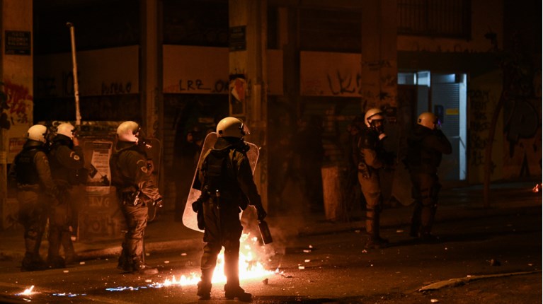 Εξάρχεια ΜΑΤ Μολότοφ