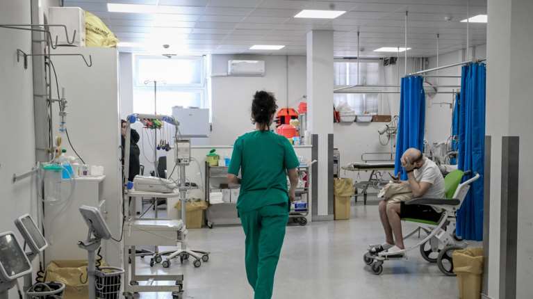 Δύο μήνες ηλεκτρονικό βραχιολάκι στα νοσοκομεία - Κάτω από τις 6 ώρες μειώθηκε ο χρόνος αναμονής