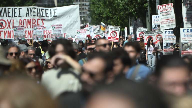 Απεργία: Ποιοι κατεβάζουν σήμερα ρολά, πώς κινούνται τα μέσα μεταφοράς - Κανονικά οι πτήσεις, δεμένα τα πλοία