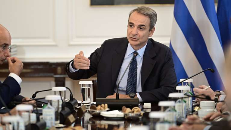 Αντίδοτο στις δυσκολίες ψάχνει η κυβέρνηση: &quot;Ξαναζεσταίνουν&quot; τα μέτρα της ΔΕΘ που χάθηκαν με τα ΕΛΤΑ και τους αγρότες