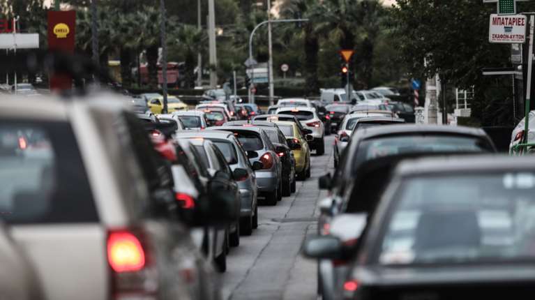 Σαφάρι της ΑΑΔΕ για οχήματα που κυκλοφορούν παράνομα: Δεσμεύτηκαν 31, τσουχτερά πρόστιμα ως 30.000 ευρώ