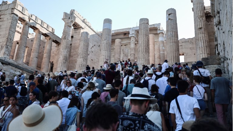 ΤΟΥΡΙΣΤΕΣ ΑΚΡΟΠΟΛΗ