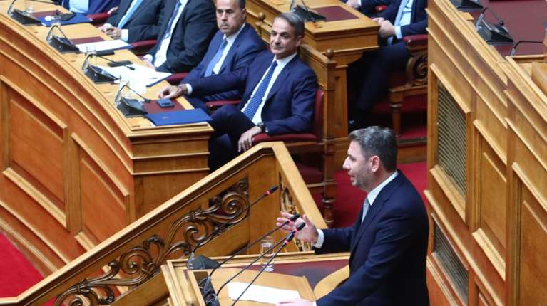 Μονομαχία Μητσοτάκη - Ανδρουλάκη για την ακρίβεια: &quot;Δεν θα βαφτίσω το κρέας ψάρι&quot; - &quot;Μέτρα παρωδία&quot;