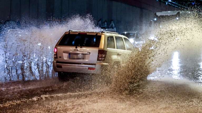 Η κακοκαιρία Byron σαρώνει τη χώρα: Και είναι μόνο η αρχή - Πιο δύσκολη ημέρα η Παρασκευή