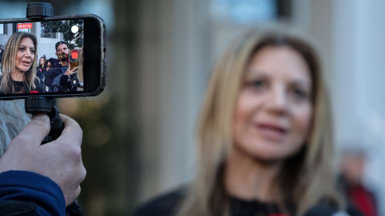 Η Καρυστιανού αρνείται να παραιτηθεί και προκαλεί τους συγγενείς στον σύλλογο - "Εχω πνευματικό και ηγουμένη"