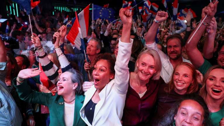 Νέα σελίδα στο πολιτικό σκηνικό της Ολλανδίας - Το exit poll δίνει νικητή το φιλοευρωπαϊκό κεντρώο κόμμα D66