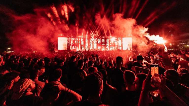 Bloody Hawk: Βούλιαξε το ΟΑΚΑ με 42.000 κόσμο στη μεγαλύτερη ραπ συναυλία - Το ντουέτο με τη Σάττι για τον πόλεμο [βίντεο]