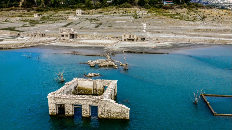 ΒΥΘΙΣΜΕΝΟ ΧΩΡΙΟ ΚΑΛΛΙΟ
