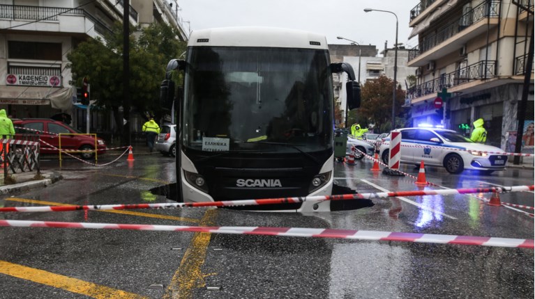 Θεσσαλονίκη λεωφορείο τρύπα