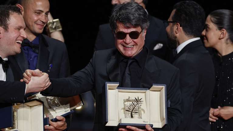 Φεστιβάλ Καννών: Στον Ιρανό αντιφρονούντα Τζαφάρ Παναχί ο Χρυσός Φοίνικας για την ταινία του &quot;Ένα απλό ατύχημα&quot;