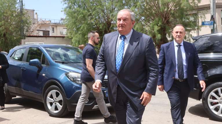 Τιμητική διάκριση από τους Κινέζους στον Κώστα Καραμανλή - Ενώ η Κίμπερλι &quot;γκρινιάζει&quot; για την Cosco στον Πειραιά