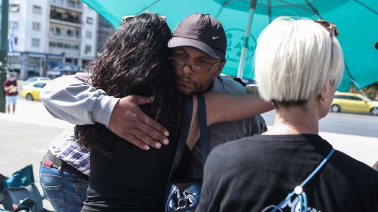 Πάνος Ρούτσι: Σάλος με τα χυδαία σχόλια στο Χ από τα τρολ "Lexotanil" και "LouellaDeVil"