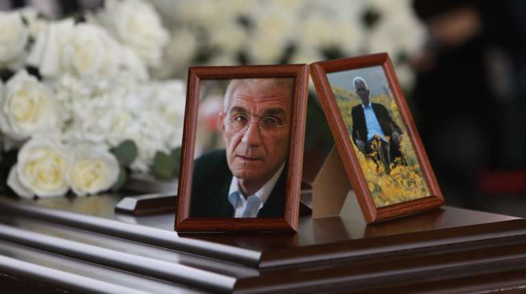 Γιάννης Μπουτάρης: Διαμαρτυρίες για να μην τοποθετηθεί άγαλμά του στη Θεσσαλονίκη - Η αντίδραση της οικογένειάς του