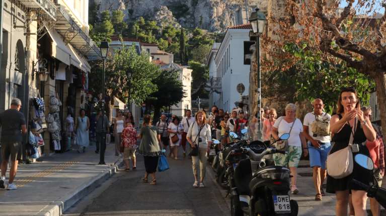ΕΟΔΥ: Μία νέα διασωλήνωση και ένας θάνατος από Covid-19 την τελευταία εβδομάδα