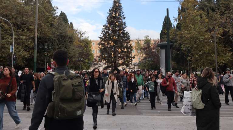 Ανοιχτά σήμερα τα καταστήματα – Το ωράριο λειτουργίας τους και τι ισχύει για τα σούπερ μάρκετ
