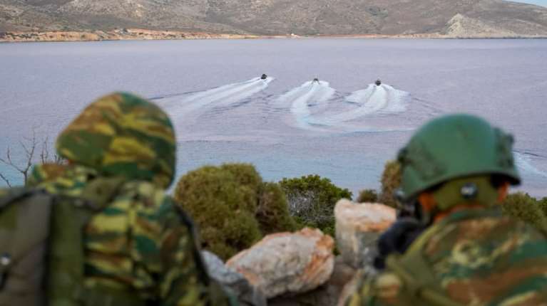 Aνακατάληψη βραχονησίδας προέβλεπε η αιφνιδιαστική άσκηση του ΓΕΕΘΑ στο Αιγαίο [εικόνες - βίντεο]