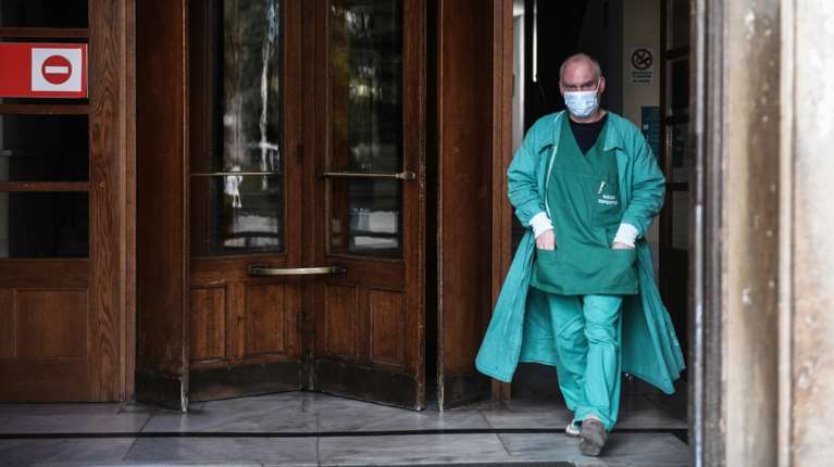 Λάρισα: Καλά στη υγεία της η γιατρός με αιμορραγικό πυρετό – Σε επιτήρηση ακόμη 25 άτομα