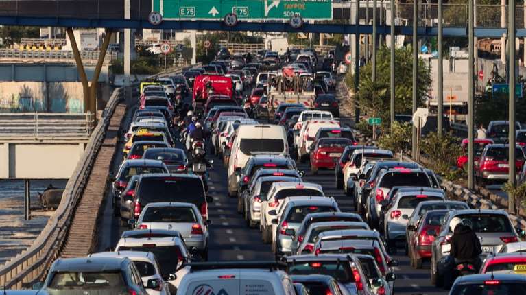 Οκτώ τροχαία στον Κηφισό: Ουρές χιλιομέτρων από το ύψος της Μεταμόρφωσης μέχρι τον Πειραιά