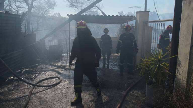 Ιεράπετρα: Σε κατάσταση έκτακτης ανάγκης 3 περιοχές λόγω της πυρκαγιάς - Σε ύφεση η φωτιά στη Ραφήνα