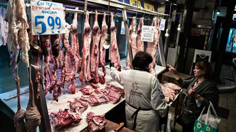 ΕΣΕΕ: Ακριβότερο κατά 6,3% το κόστος του πασχαλινού τραπεζιού σε σχέση με πέρυσι - Πόσο θα κοστίσει